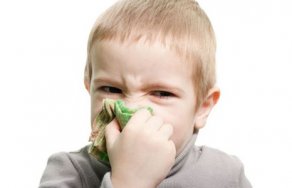 Зеленые сопли у ребенка: как лечить, Комаровский о лечении насморка