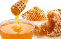 Молоко с медом и маслом от боли в горле: помогает ли в лечении?