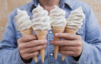Можно ли есть мороженое при ангине: вред или помощь в лечении?