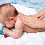 Растирание грудной клетки и спины ребёнка при кашле.